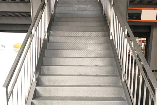 天津某機(jī)械公司二層鋼結(jié)構(gòu)平臺樓梯 天津某機(jī)械公司二層鋼結(jié)構(gòu)平臺樓梯